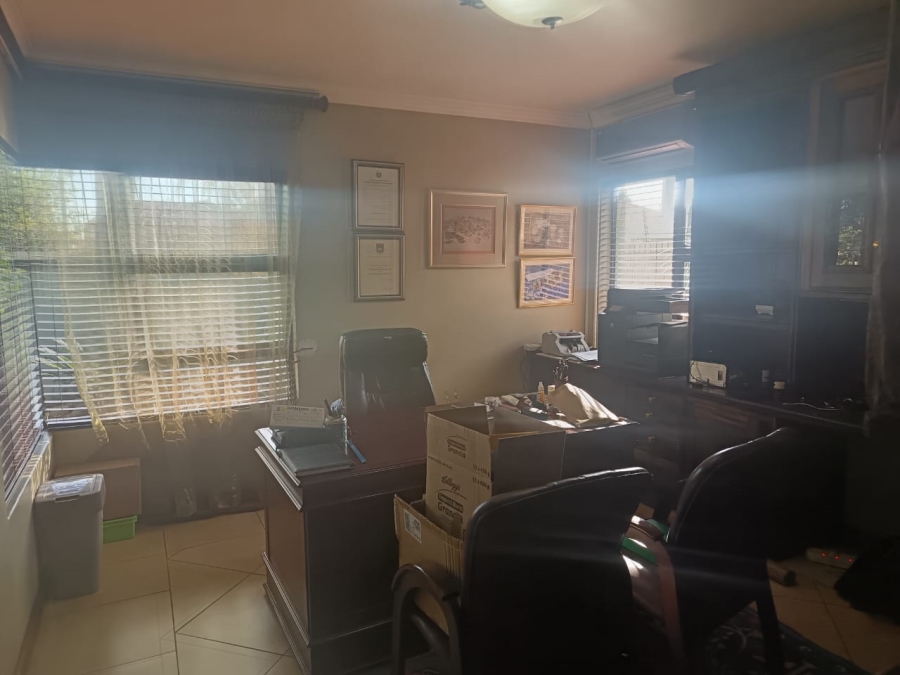 4 Bedroom Property for Sale in Roylglen Gardens Northern Cape